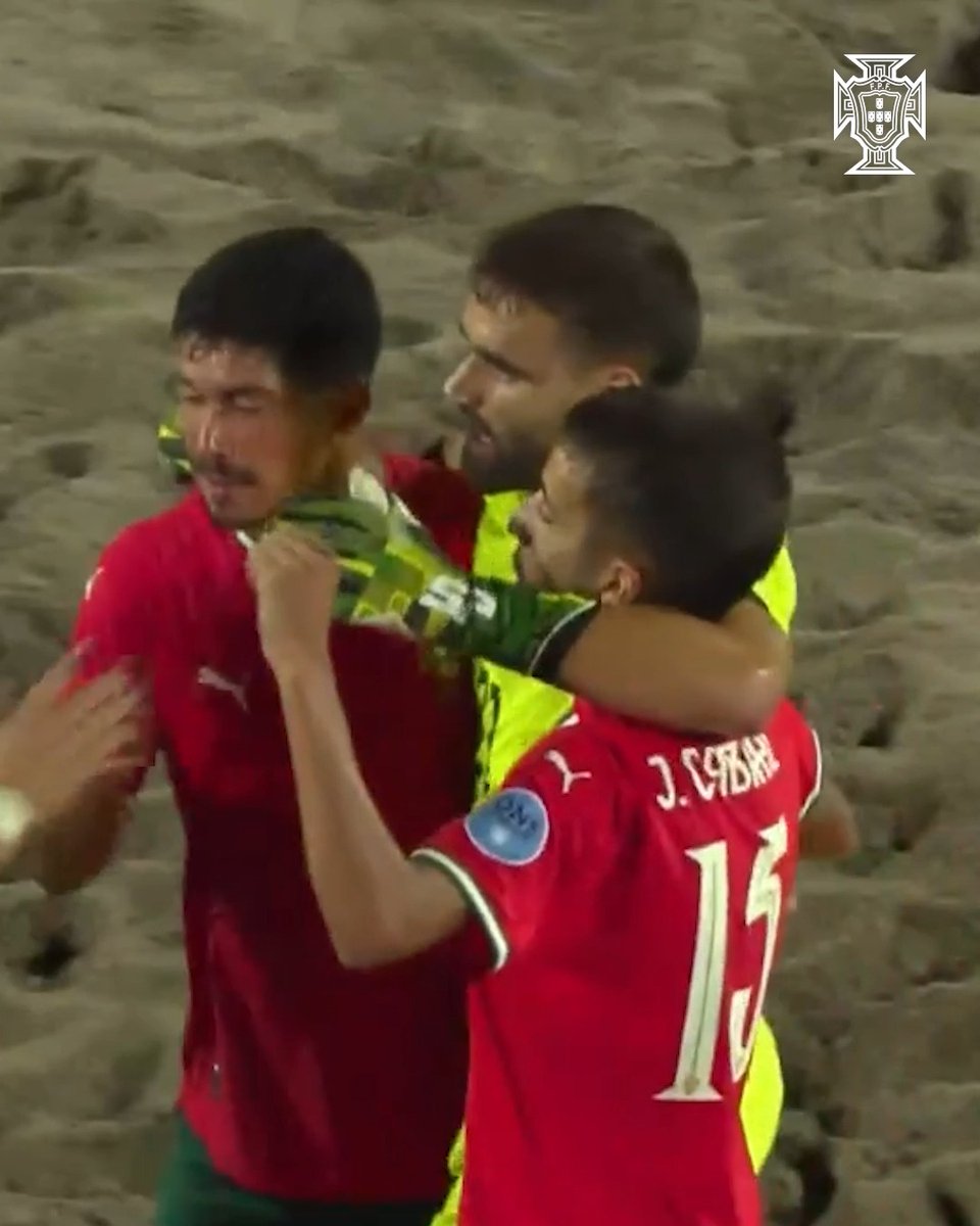 Estreia de Filipe Oliveira a marcar com um golo de 𝗢𝗨𝗧𝗥𝗢 𝗠𝗨𝗡𝗗𝗢! 😱🚀 🎥 sport tv #FazHistória | #BeachSoccer