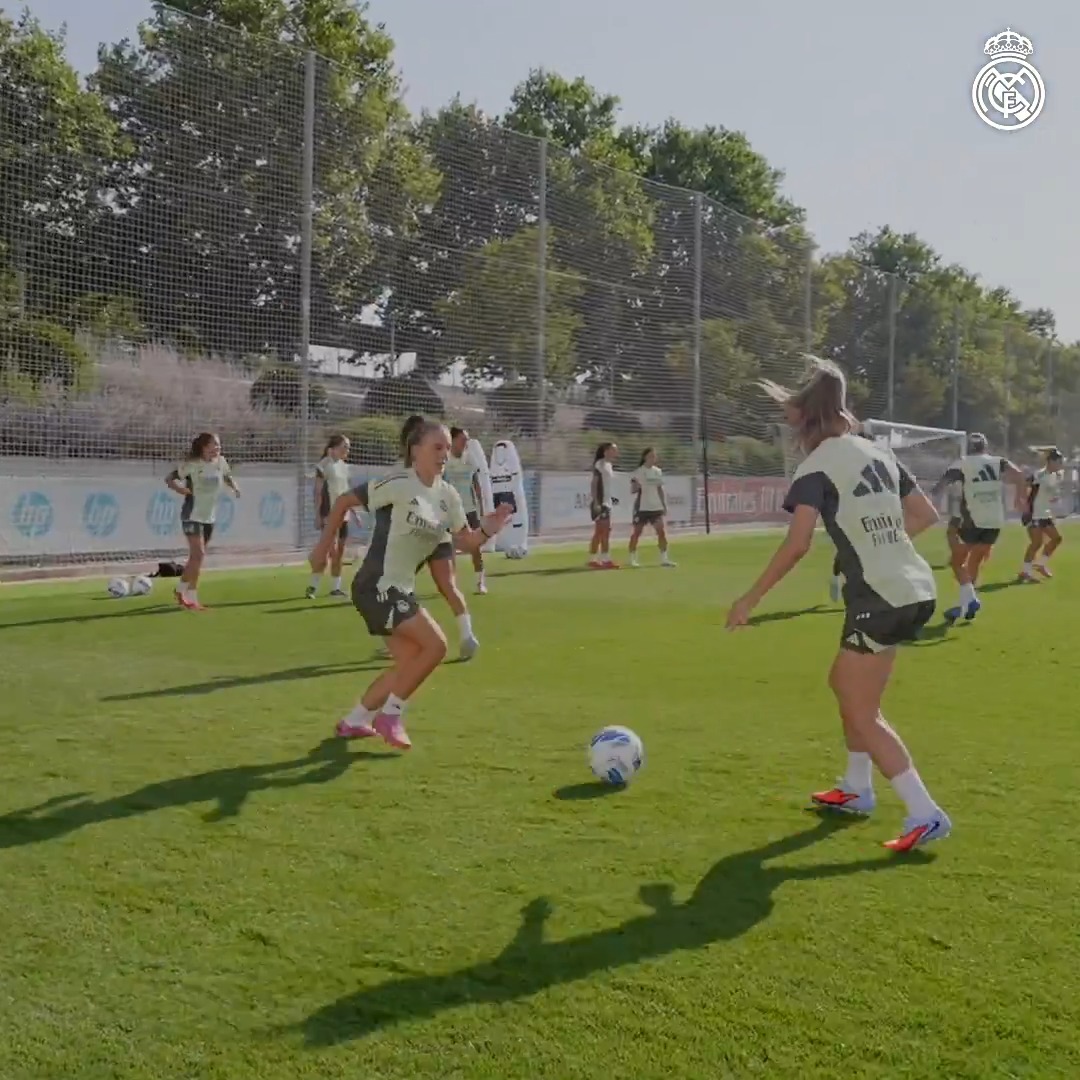 ↖️⬆️↗️ ⬅️⚽➡️ ↙️⬇️↘️