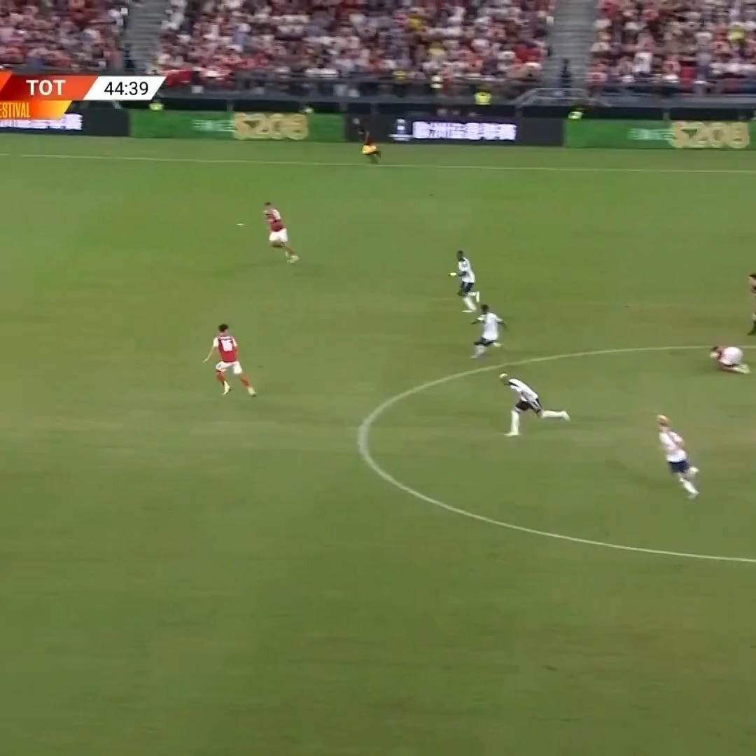 Pape Sarr with a brilliant long-range lob as Tottenham beat Arsenal in the first overseas North London derby 🎯