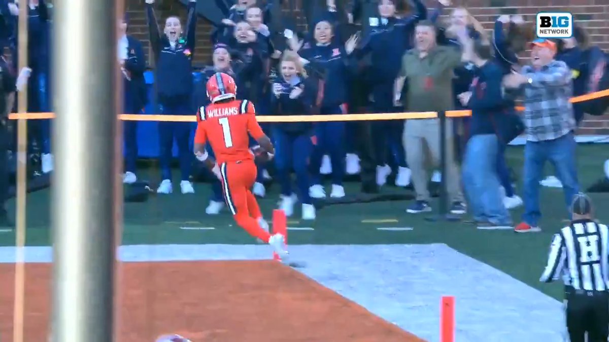 John Paddock 🤝 Isaiah Williams We're taking a look back at the duo's b2b game-winning TD connections in 2023 😱 #TBT x Illinois Football