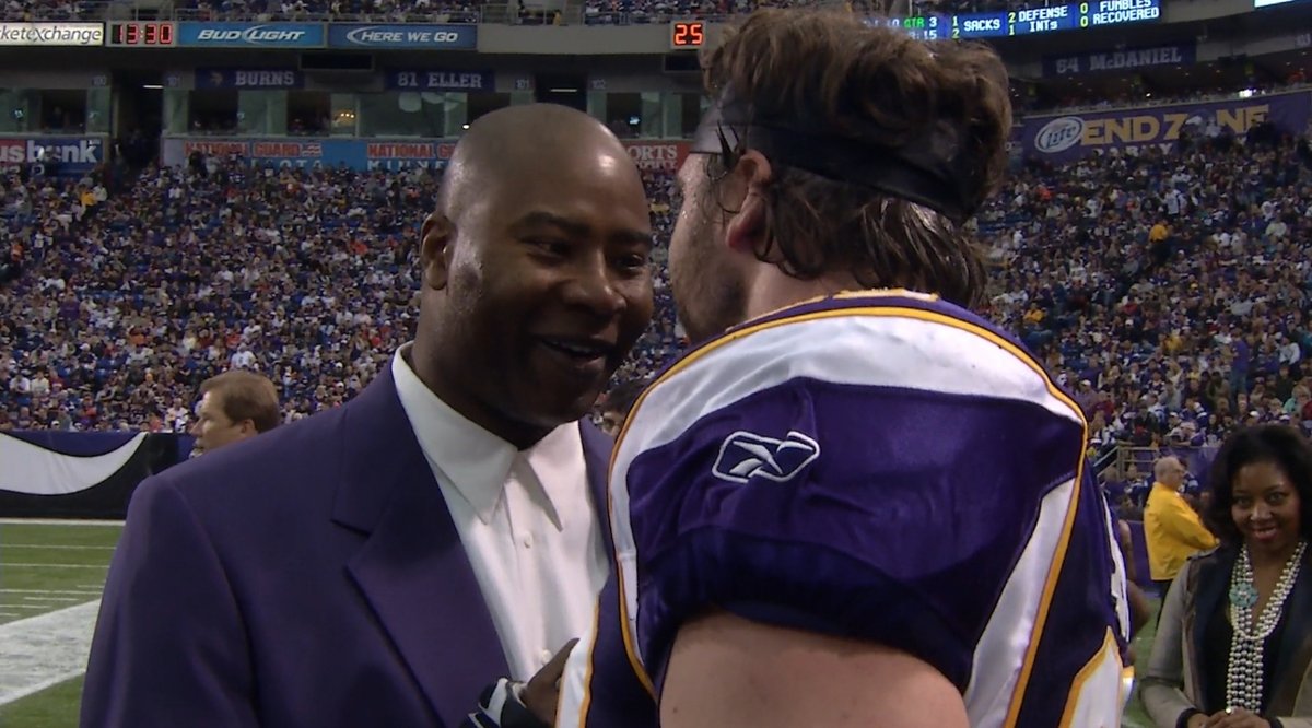 Jared Allen needed 4 sacks in Week 17 of the 2011 season to tie Michael Strahan's single-season sack record. He got 3.5. But rewind to what happened Week 10. And the record is his. 📺:
