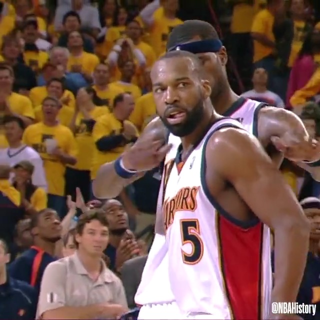 This Baron Davis poster on Andrei Kirilenko 😱💥