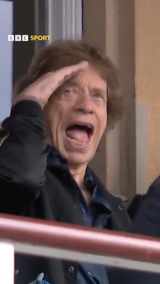 Admin isn’t smart enough to think of a pun for Sir Mick Jagger being at the cricket, so you’ll have to do that for us…👇
