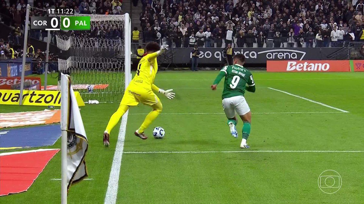 Pouco comentado o Hugo Souza deixando o Vitor Nhoque de xereca