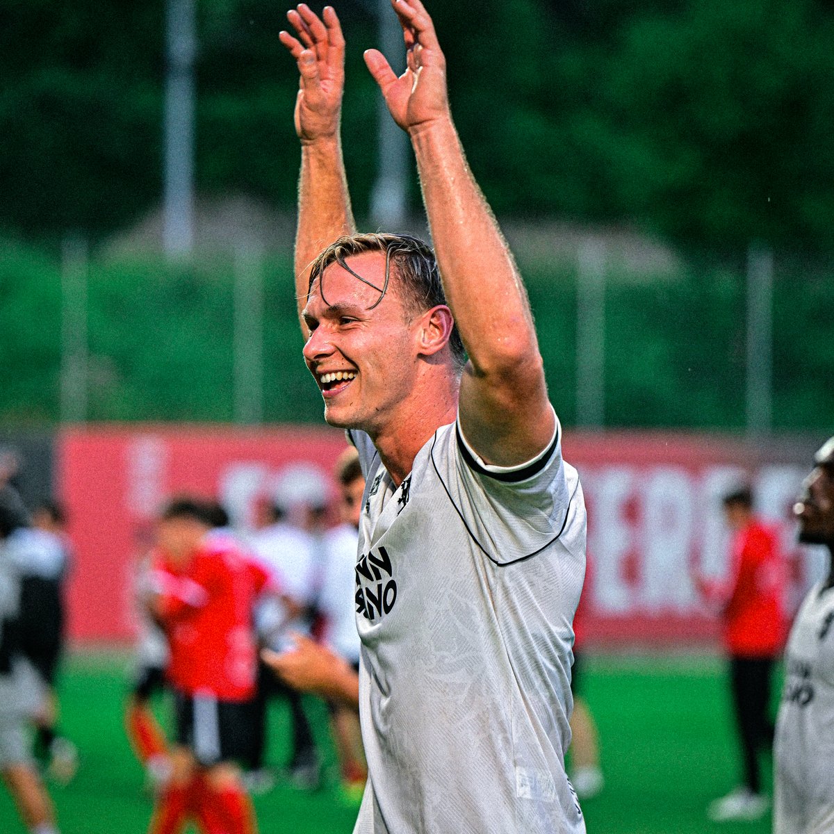🕺🇱🇺 The show goes on