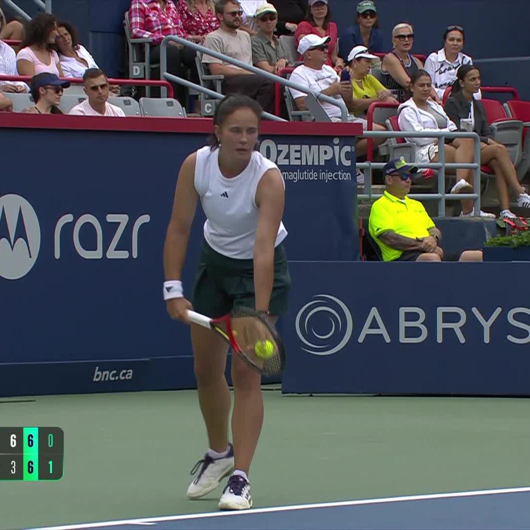 Marta Kostyuk with an OUTRAGEOUS point against Daria Kasatkina in Montreal. She falls on the ground mid-rally. 🤯 Few players are as scrappy as her. Marta things. 💅🏻