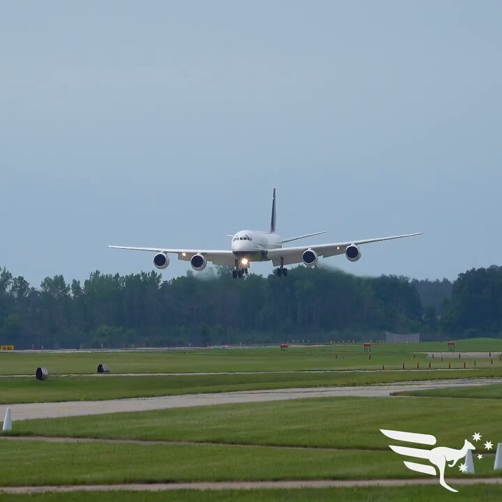 Samaritan's Douglas DC 8 arrival at Oshkosh Airshow. 📹:StrayaAviation