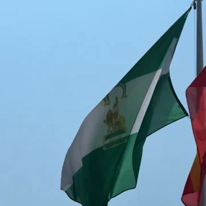 Suenan los himnos de España y de Andalucía en la #EXPO2025 de Japón. Un día grande para reivindicar que somos una tierra universal, abierta, plural y solidaria. ORGULLO. #ANDxJapón