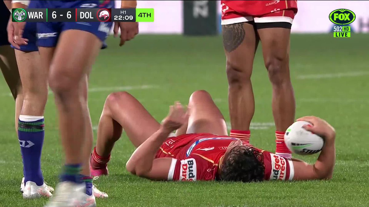 A massive blow for the Dolphins! Farnworth looks like he has done his hamstring.🤕 📺 Watch #NRLWarriorsDolphins on ch.502 or stream on Kayo: ✍️ BLOG 🔢 MATCH CENTRE
