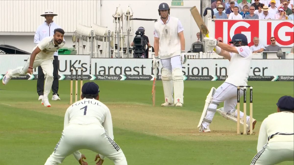 Ben Duckett reverse scoops Akash Deep for SIX 😳
