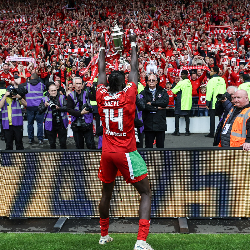 The streets will never forget. A Scottish Cup winner and our dancing King. Good luck Pape 🕺
