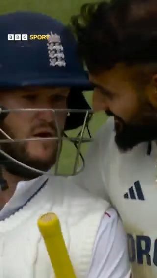 Akash Deep had some words to say to Ben Duckett after removing him for 43. 😬 What did you make of this? #BBCCricket #ENGvIND