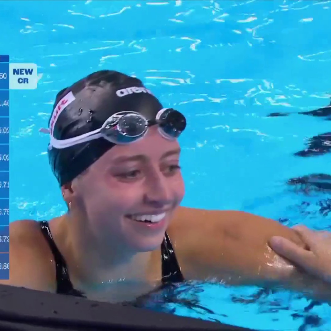 Kate Douglass wins gold with the second fastest time EVER in the 200m breaststroke! 📺 Peacock | #AQUASingapore25