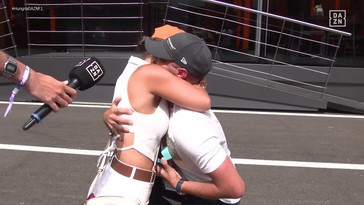 ¡QUE VIVA EL AMOR Y LA PASIÓN POR LA FÓRMULA 1! 🥰 ¿Hay algo más bonito que pedir matrimonio en Hungaroring? 💍😍 #HungríaDAZNF1 🇭🇺