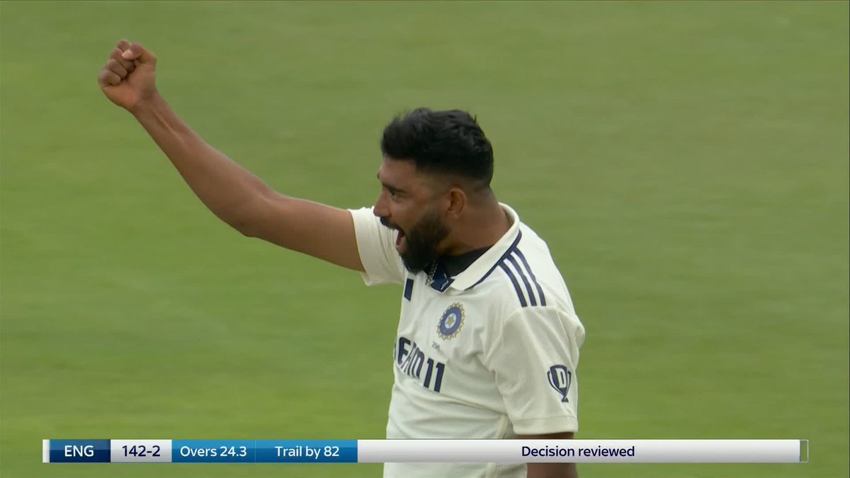 Mohammed Siraj gets the breakthrough as India review correctly to get rid of Ollie Pope ✅