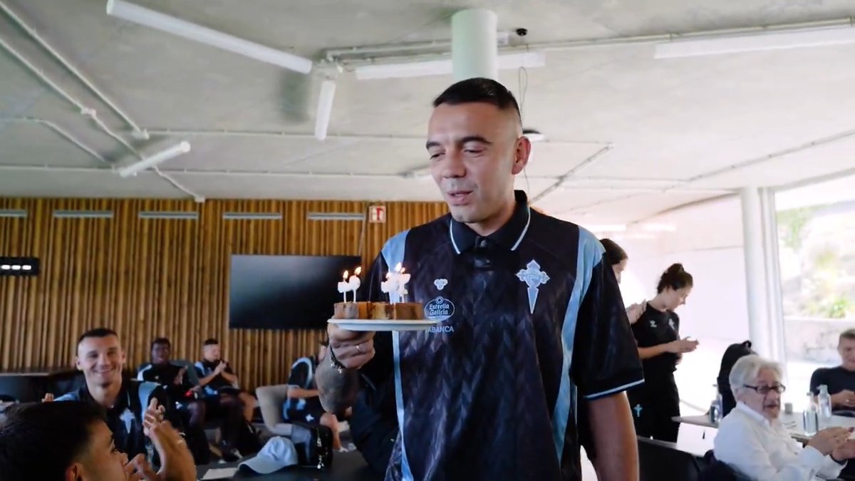 38 anos de puro 𝐂𝐄𝐋𝐓𝐈𝐒𝐌𝐎. 🩵 Iago Aspas Juncal 👑