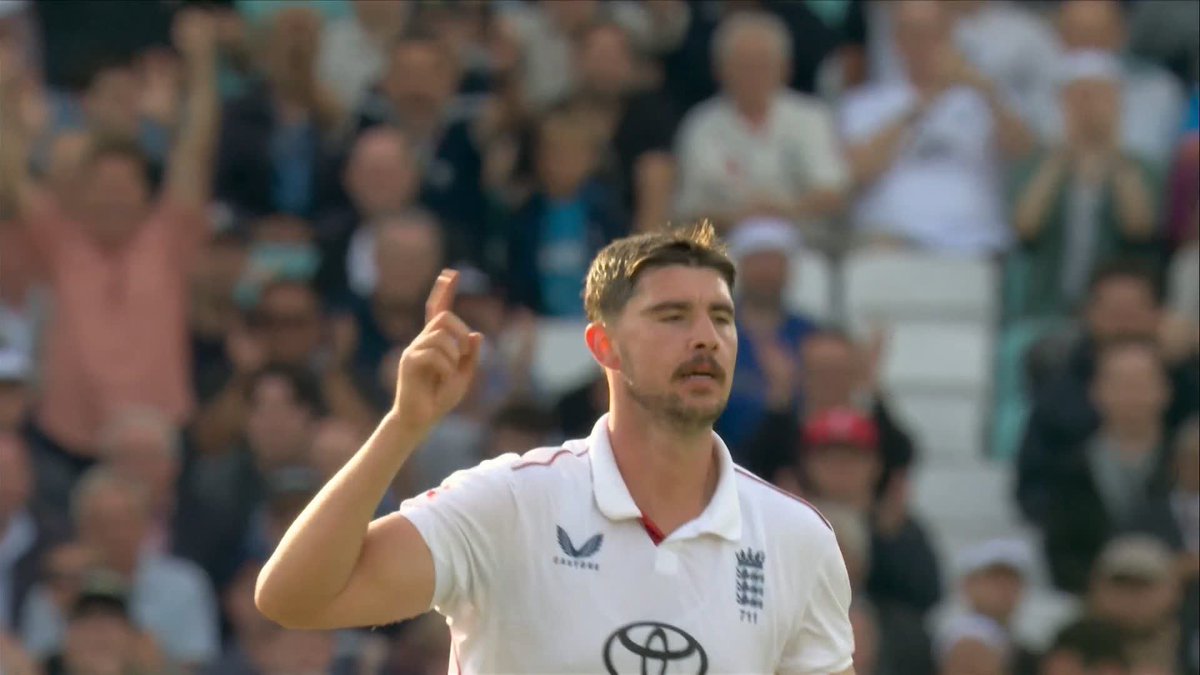 Josh Tongue gets the breakthrough for England 🏴