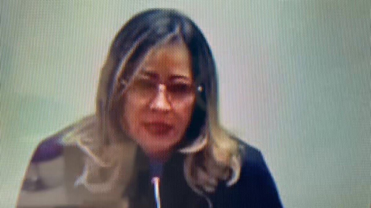 - Será que se nota que destila algo más que justicia? - el lenguaje y el tono con el que se refiere a uno de los hijos del presidente Álvaro Uribe, no parece ser de alguien que se vista de justo. Solo le faltó frotarse las manos. Que piensan por acá de esto ?