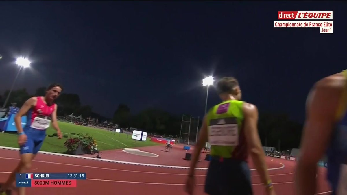 🔥 Quel final d'anthologie ! Yann Schrub est sacré champion de France du 5000m avec un temps de 13'31''15 à seulement 14 centièmes de Jimmy Gressier, deuxième. La médaille de bronze revient à Etienne Daguinos (13'37''01).
