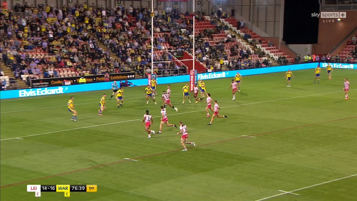 'LOOK AT THESE SCENES' 😳 Owen Trout might have just nicked the win for Leigh in dramatic fashion 👀