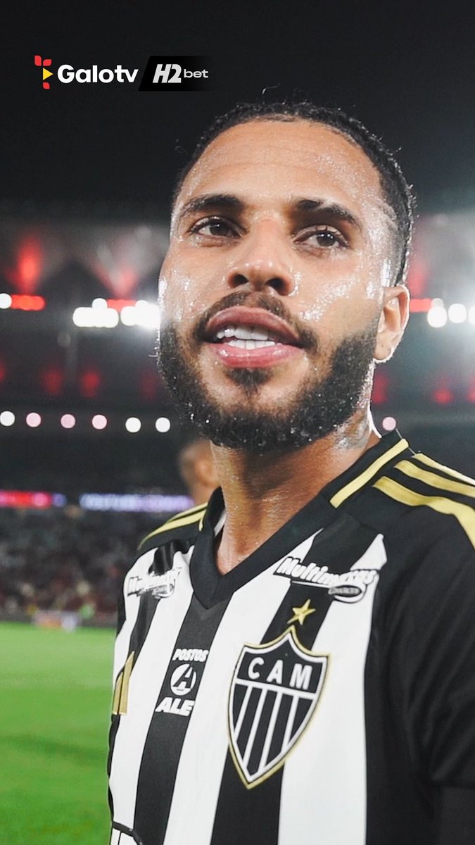 Que estreia, meu 5! 👏 O Alexsander já conhecia bem a casa e saiu vitorioso em sua primeira partida vestindo essa camisa! 🖤🤍 🎥 CineCAM - Bastidores de Flamengo 0x1 Galo: