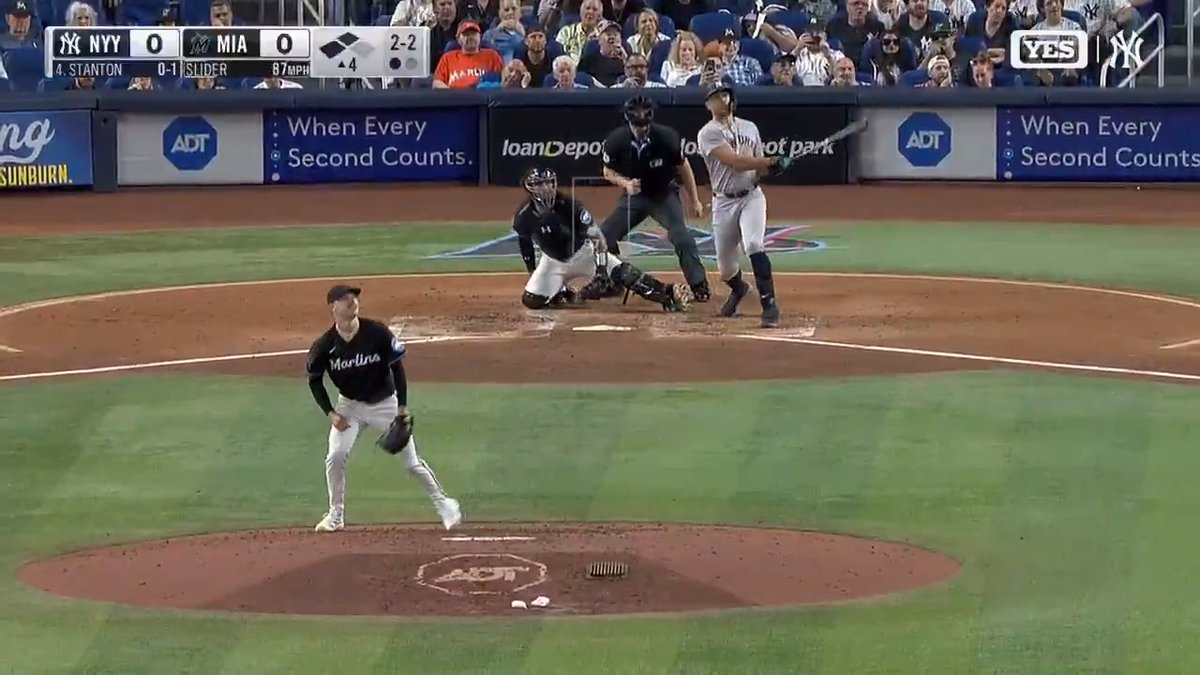 116 MPH exit velocity on this 3-run BLAST by Giancarlo Stanton!