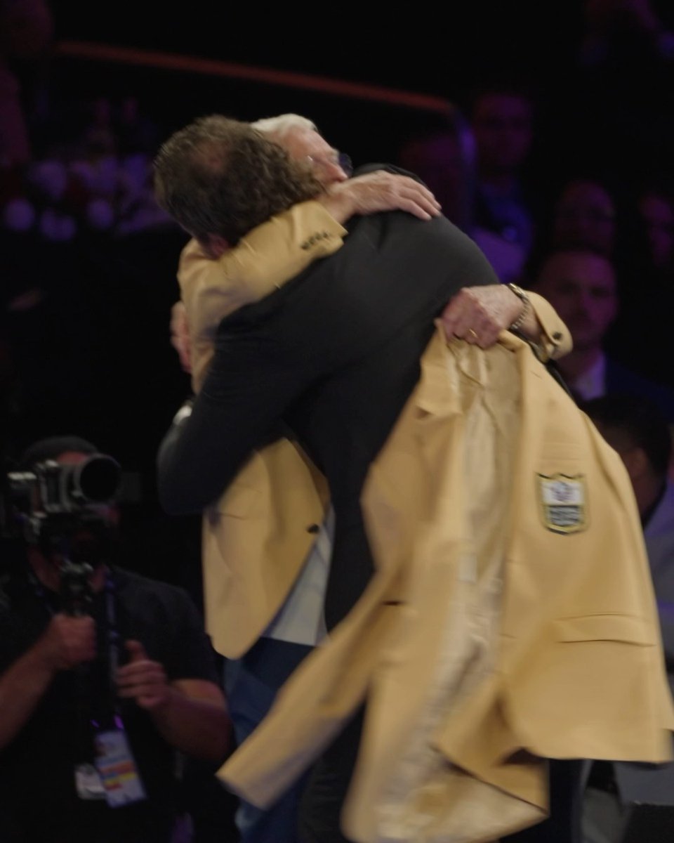 For the very first time, Hall of Famer Jared Allen trades in his suit jacket for a Gold Jacket. Courtesy of Haggar Clothing Co., Hall of Famer Dick Vermeil helped Jared put it on for the very first time. #PFHOF25
