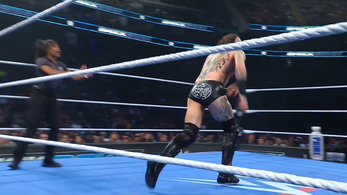 .Aleister Black is FLYING! 👏