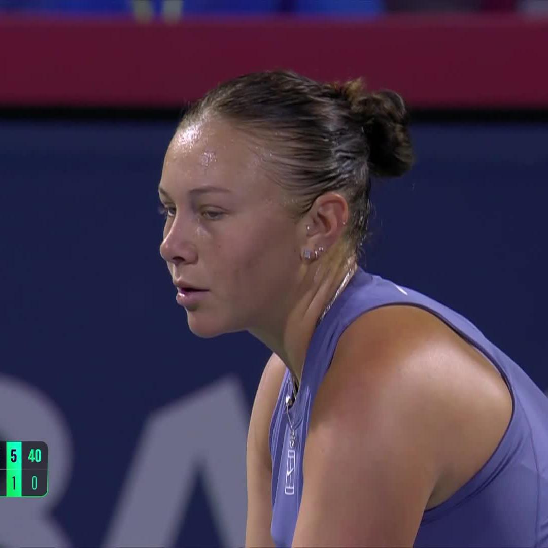 rock solid performance 🤘 A secures her place in the last 16 after defeating Raducanu 6-2, 6-1. #OBN25