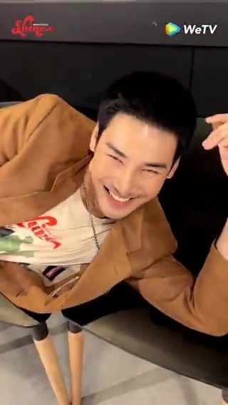 ขอคนละหนึ่งยิ้มถ้าใครอยากดู "Shine The Series" 😊 🎬 รับชมซีรีส์ออนไลน์ และ "Shine" Orchestric Version ได้ทุกวันเสาร์ เริ่มตอนแรก คืนนี้ เวลา 22:00 (GMT+7) รับชมได้ที่ : #ShineTheSeries #BeOnCloud #WeTVOriginal #WeTV