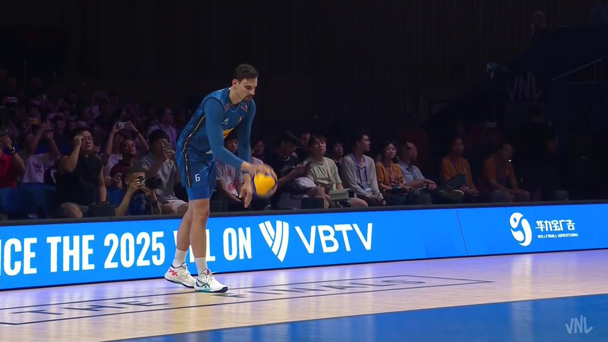 #VNLFinals: ITALY 🇮🇹 vs 🇸🇮 SLOVENIA – Semifinals LIVE NOW 🔥 Giannelli 🇮🇹 serves up an ace to start the match 💥 Who will finally earn their first shot at a #VNL title 🏆? 📺 Watch now on VBTV! 🏐 #VNL2025 #BePartOfTheGame #Volleyball