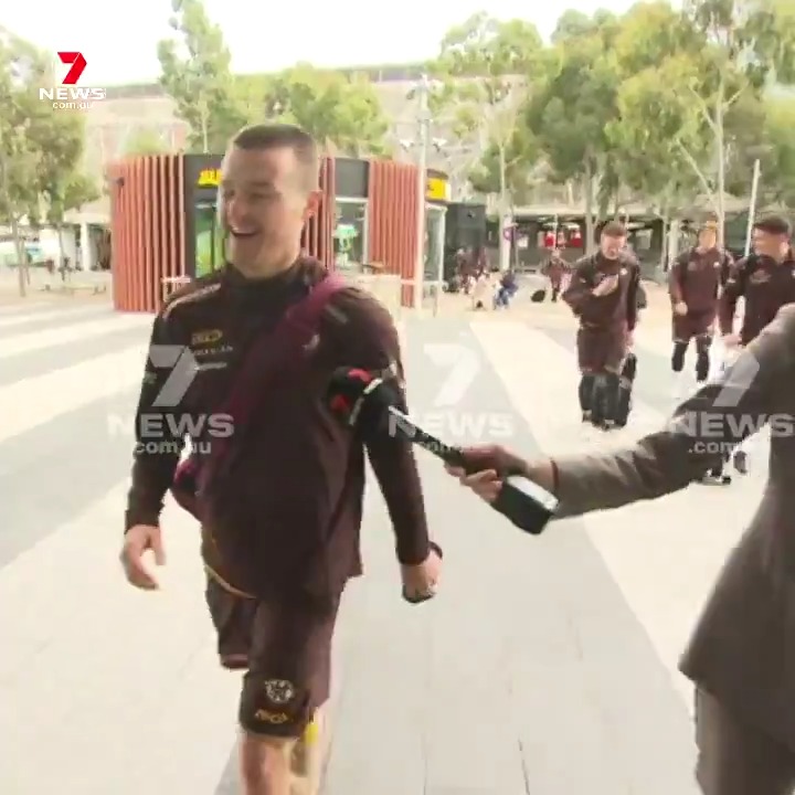 Hawthorn star Jack Ginnivan has sniggered at questions when flying out of Adelaide after flipping the bird at Crows fans during the Hawks’ 14-point loss. #7NEWS