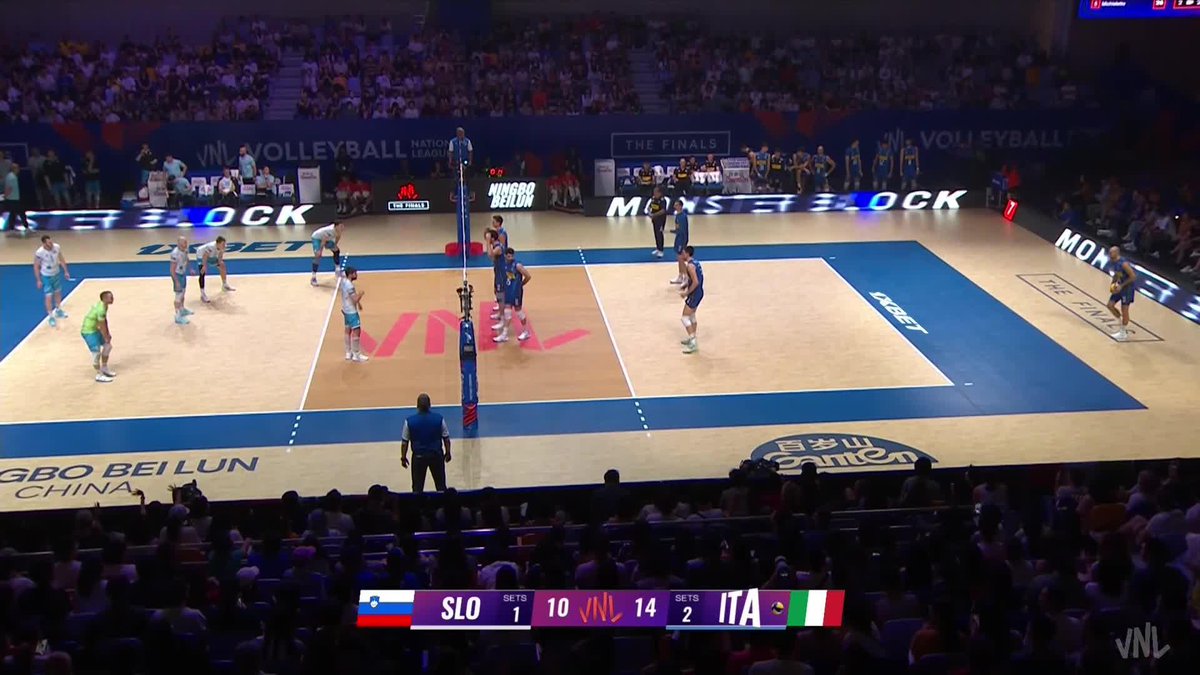 #VNLFinals: THAT LAVIA 🇮🇹 ONE HAND DIG 👀 🏐 #VNL2025 #BePartOfTheGame #Volleyball