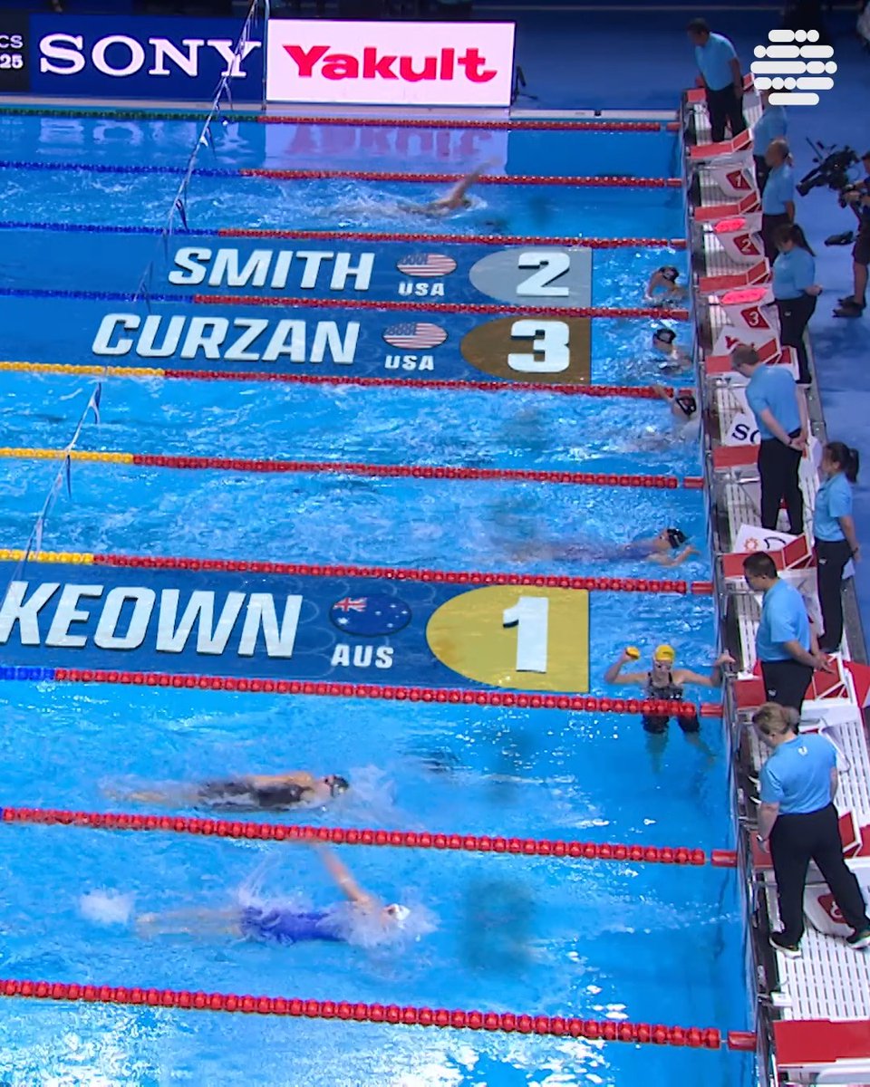 🇦🇺 Kaylee McKeown chasing her personal best time sets a New Championships Record in the Women’s 200m Backstroke 🤯 2:03.33 #AQUASingapore25 #Swimming