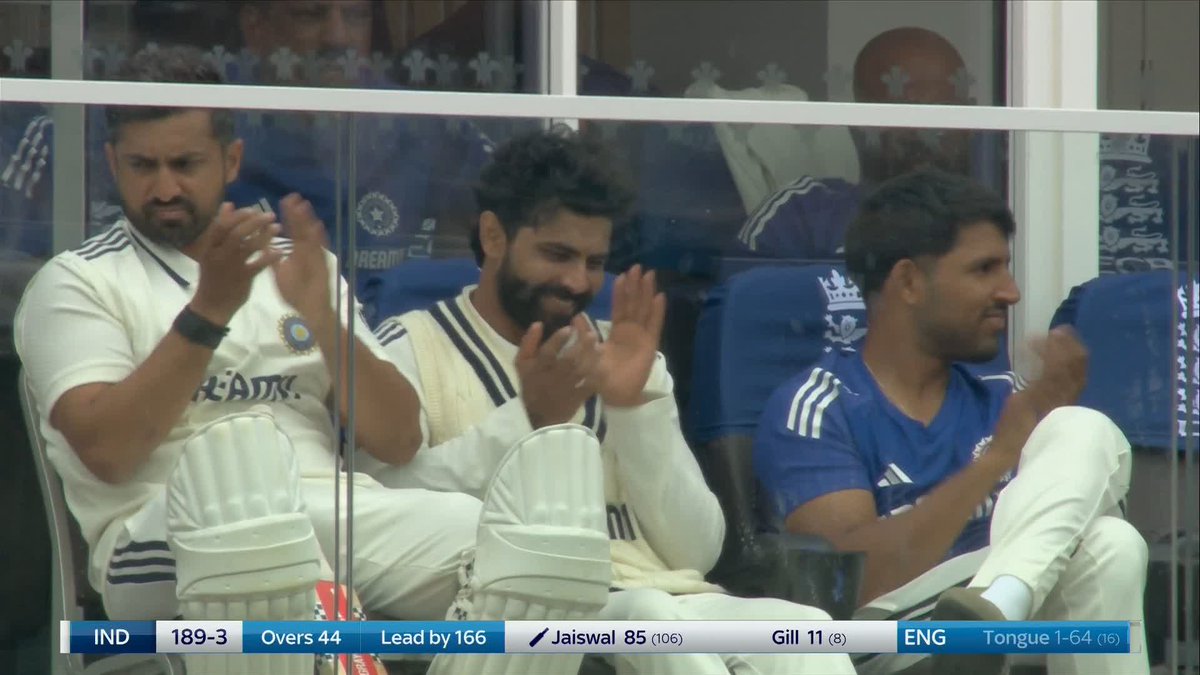 What a session for India! 🇮🇳 Some words exchanged between the players as they go off for lunch... 👀