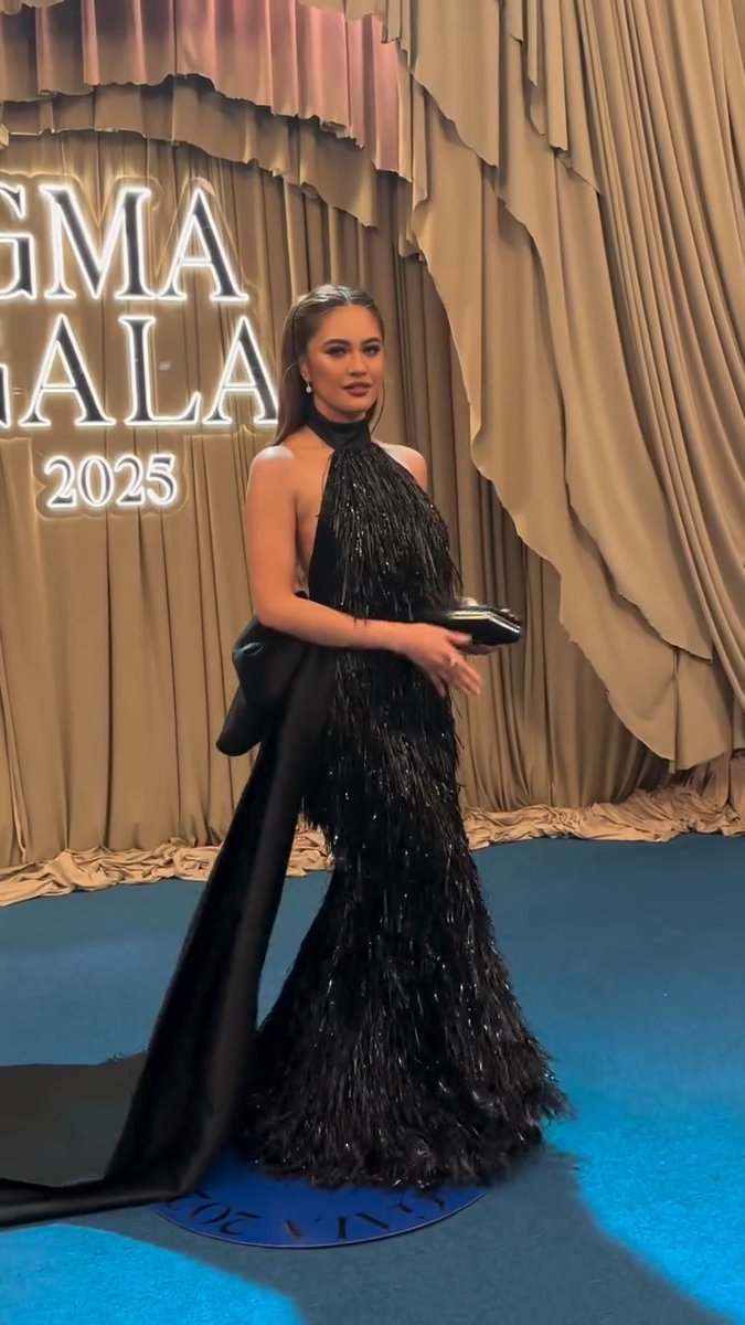Asia’s Limitless Star #JulieAnneSanJose glows even in black! 😍 #GMAGala2025
