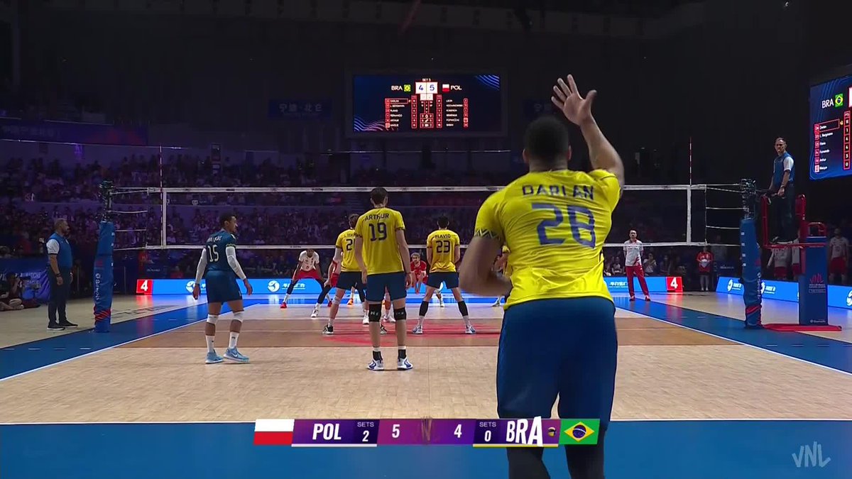 #VNLFinals: 🇵🇱 Poland leads 2–0, but 🇧🇷 Brazil isn’t backing down! Darlan fires an ace to keep the fight alive 💥🔥 📺 Watch it LIVE on VBTV: 🏐 #VNL2025 #BePartOfTheGame #Volleyball #Volei