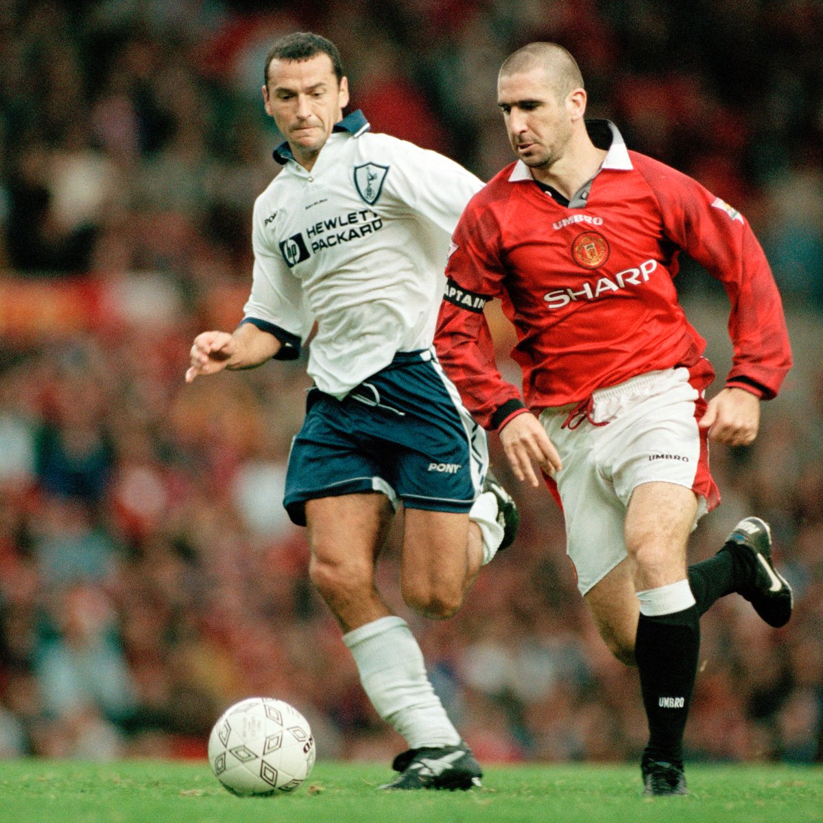 Dik yakalı 7 numaralı forma… King Cantona. #yüzdeyüz