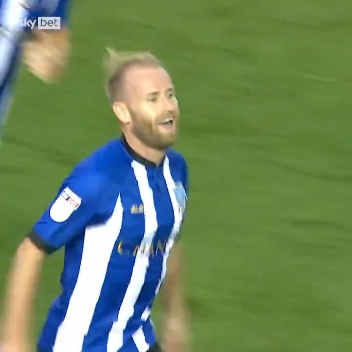 Barry Bannan has signed a new contract to STAY at Sheffield Wednesday. 🤩 Captain. Leader. Legend. 💙 #SWFC