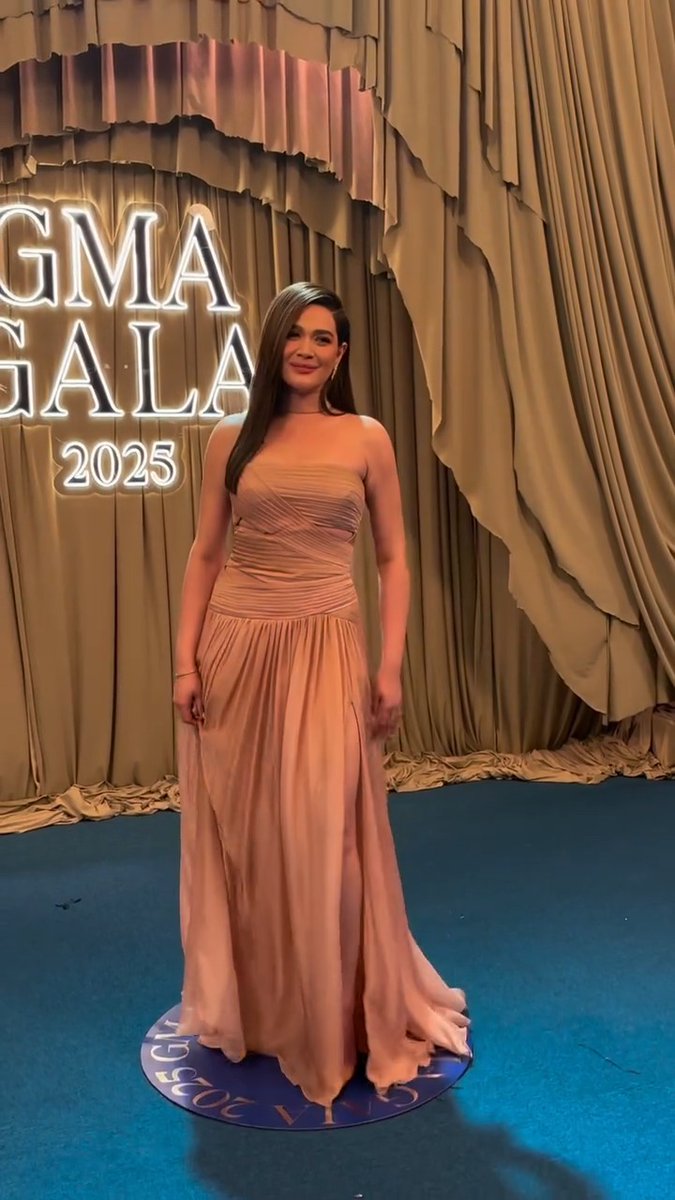 ALL EYES ON BEA! 😍 #BeaAlonzo has arrived at #GMAGala2025!