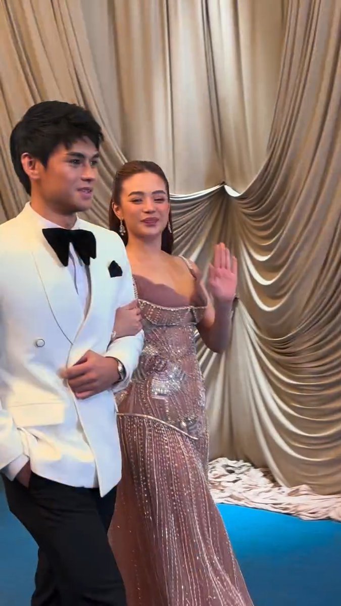 #DustinYu and #BiancaDeVera are each other’s date tonight! ❤️ #GMAGala2025 #DustBia