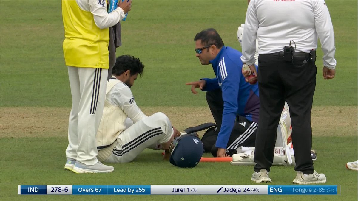 "That's a nasty blow, that could hurt" 🫣 Ravindra Jadeja receives treatment on his foot 🤕