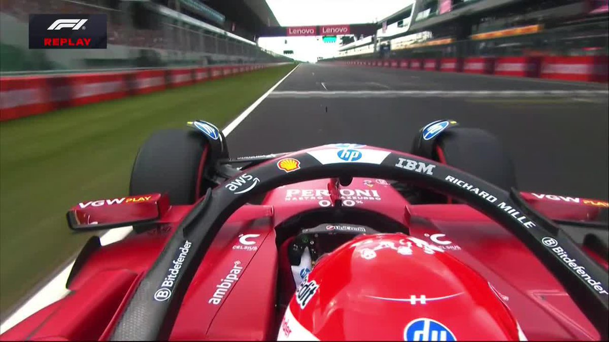 "Charles Leclerc" Porque hizo una vuelta con la pija al aire e hizo la pole en el Gran Premio de Hungría. Manejó con la chota esa Ferrari y les ganó a Piastri y Norris, cogió el monegasco como hacía rato, alta putita los McLaren.