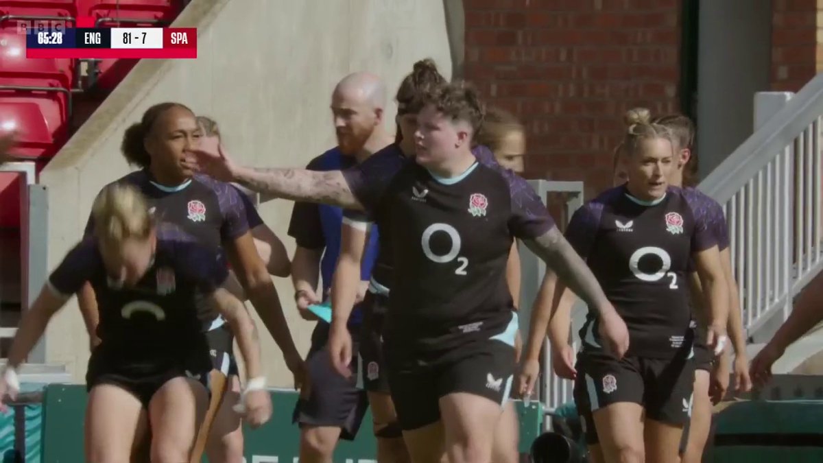 Down to 14 players but no let-up from England as Hannah Botterman takes them past the 80-point mark 👏 #BBCRugby