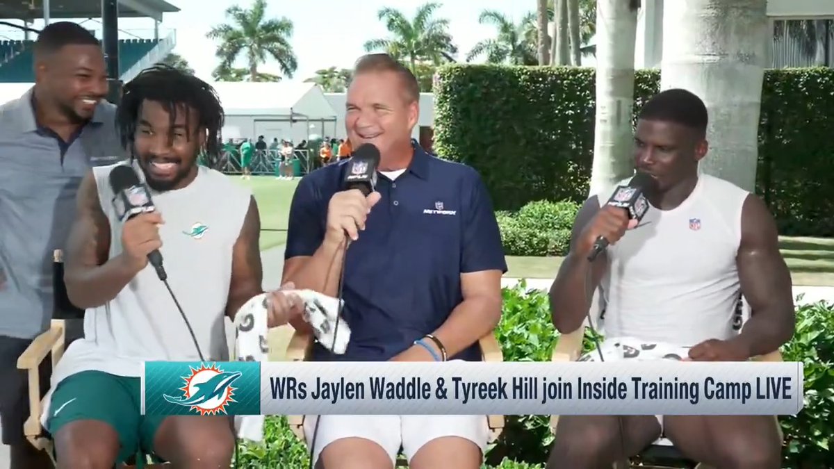 Jaylen Waddle joins to ask Tyreek Hill a question 😂
