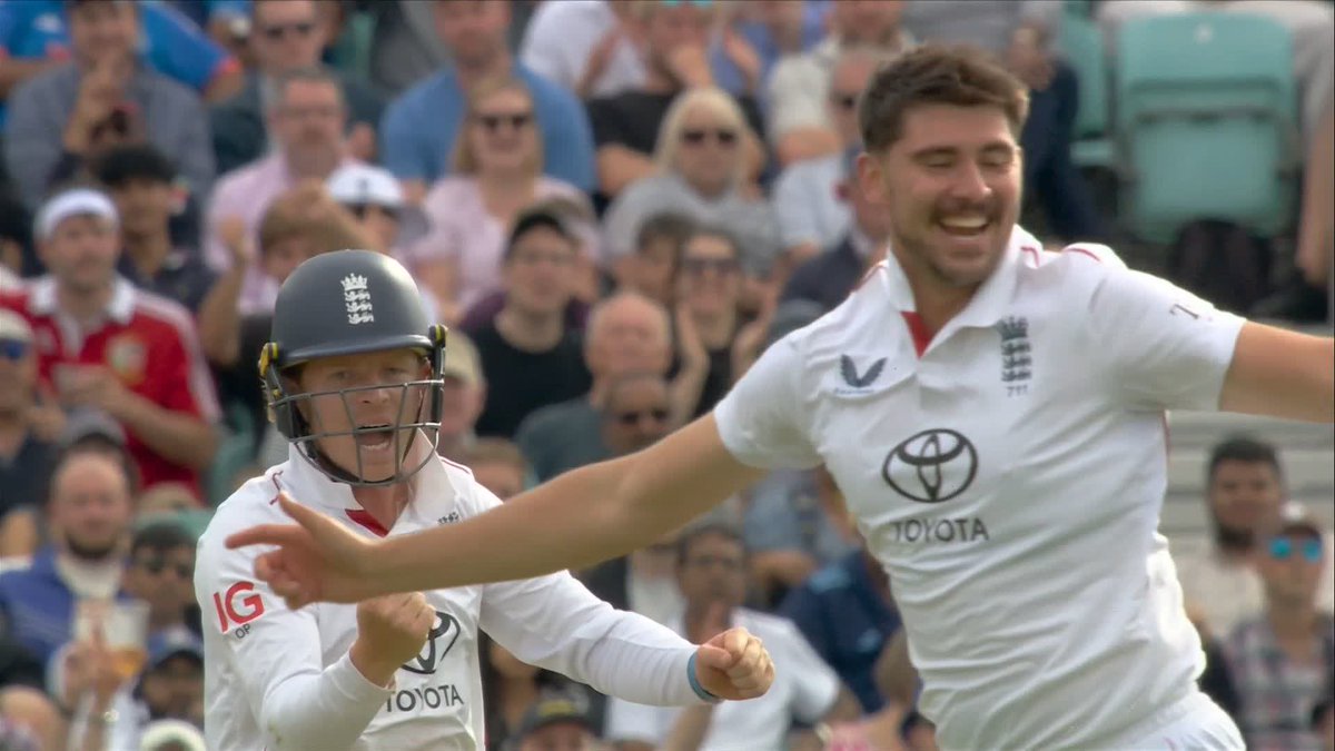 "Full, straight and OUT!" Mohammed Siraj out for duck 🦆