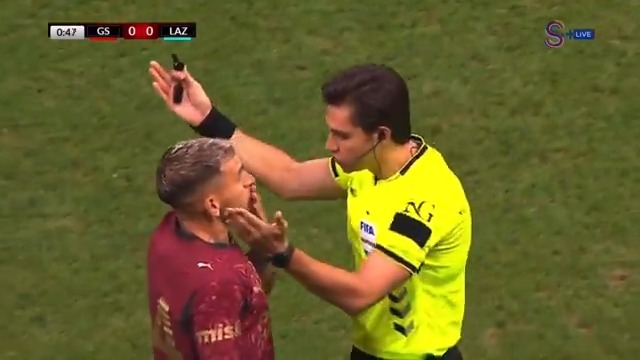 💥 Maçın 39. saniyesinde Lucas Torreira'nın faulü sonrası Nuno Tavares sakatlandı ve oyun bir süre durdu. Maçın hakemi Mehmet Türkmen, Lucas Torreira'yı uyardı.