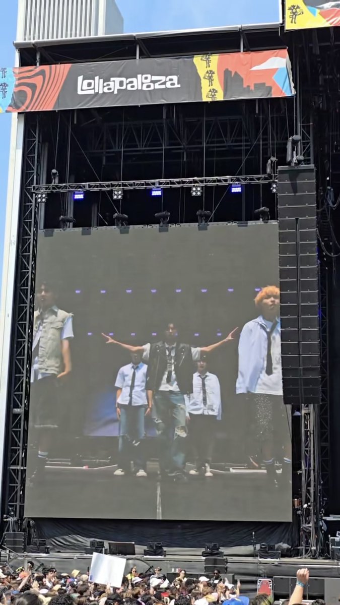 Did our song FREEZE hit you like a wave of cool energy? 🧊❄️ #KickFlip #킥플립 #Lollapalooza