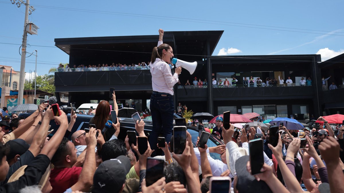 Gracias a Guanajuato por su recibimiento. Juntas y juntos hacemos un gobierno del pueblo, para el pueblo y por el pueblo; los queremos mucho.