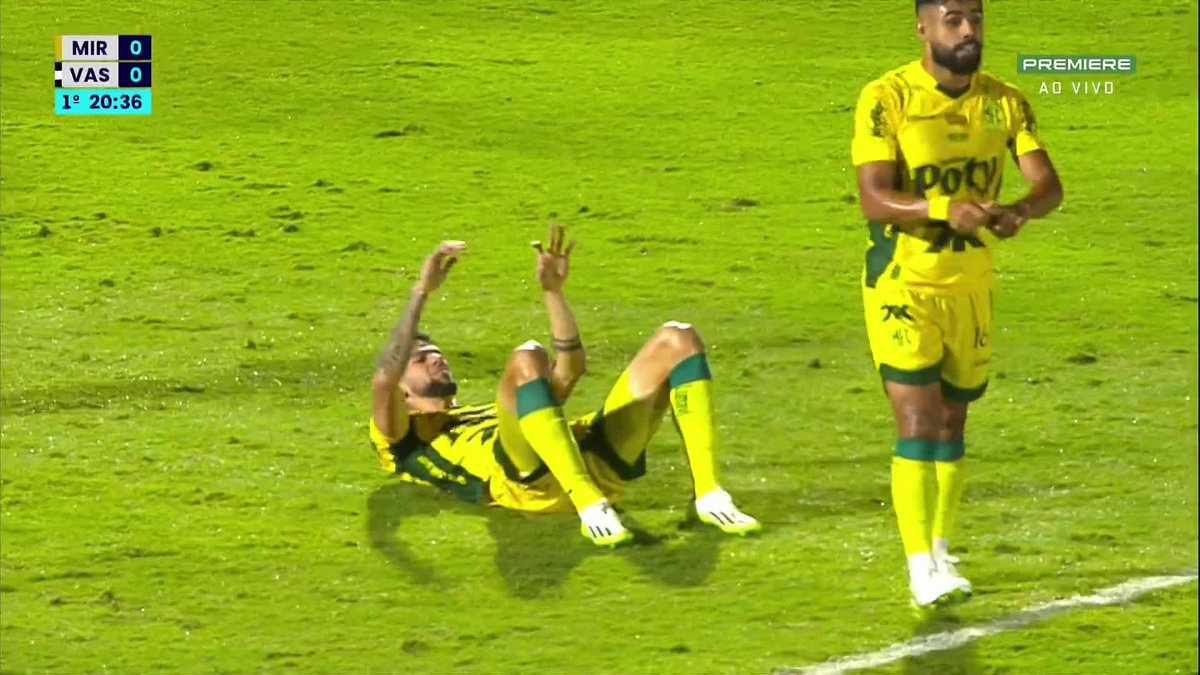 Estado que ficou o dedo do Jemmes, do Mirassol, após uma disputa de bola com Pablo Vegetti, do Vasco. 📽️Premiere / ge